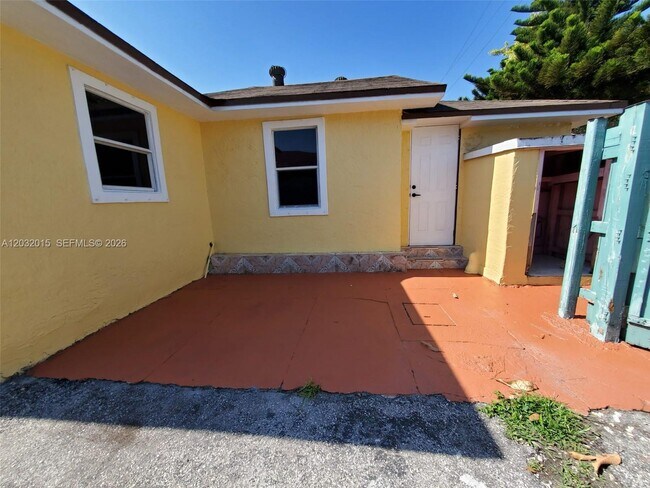 Foto del edificio - 10341 NW 6th Ave