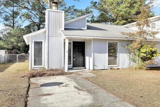 Building Photo - 113 Village Cir