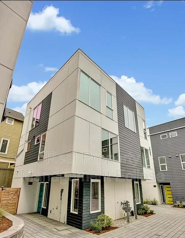 Primary Photo - 2709 E Yesler Way