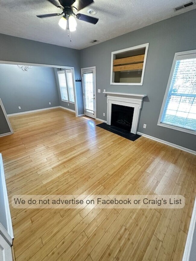 Foto del edificio - Candlewick Townhomes- Candlelight Drive