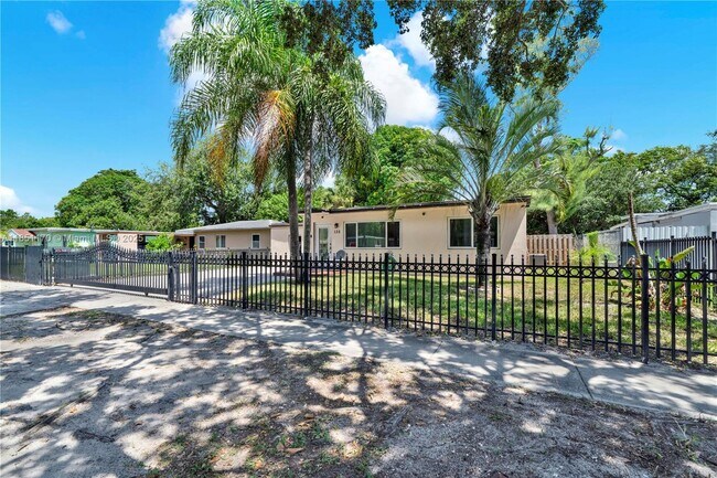 Foto del edificio - 135 NW 121st St