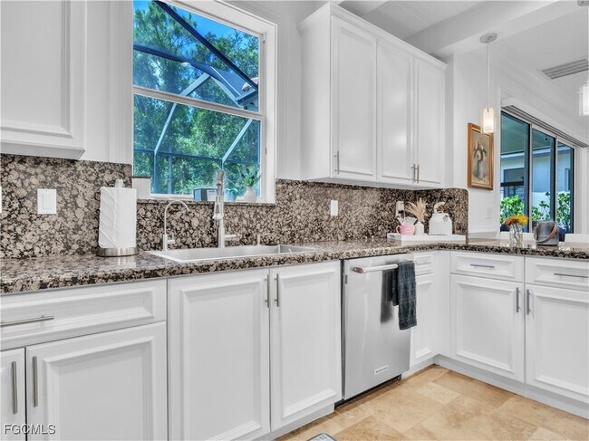 Building Photo - 10213 S Silver Palm Dr