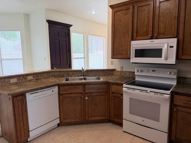 Foto del edificio - 7221 Lake Victoria Rd