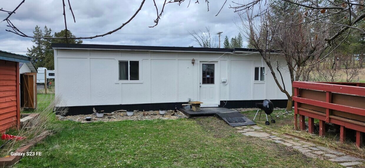 404 Arlee St Unit A white house, Hot Springs, MT 59845 Apartments in