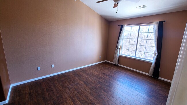 Foto del edificio - 5255 Memphis St