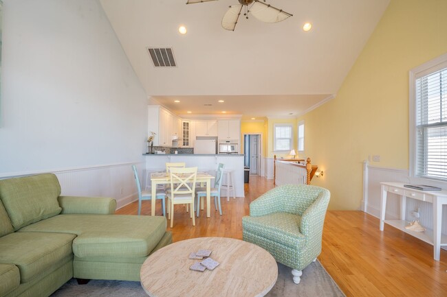 Building Photo - FULLY FURNISHED/UTILITIES INCLUDED/SHORT O...