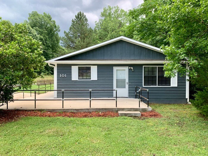 Primary Photo - 101 Archdale Dr