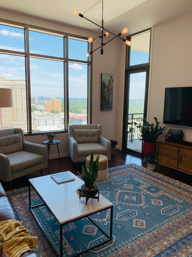Living room - 565 Peachtree St NE