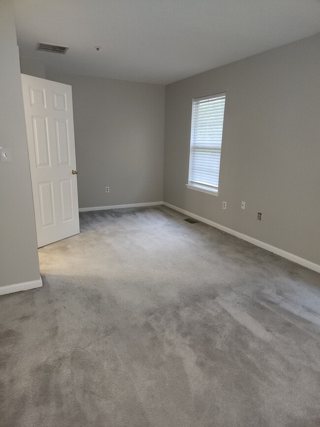 Building Photo - 2804 Lindesfarn Terrace