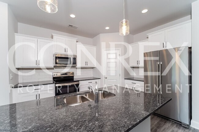 Building Photo - Gorgeous 3 Bedroom with Attached Garage