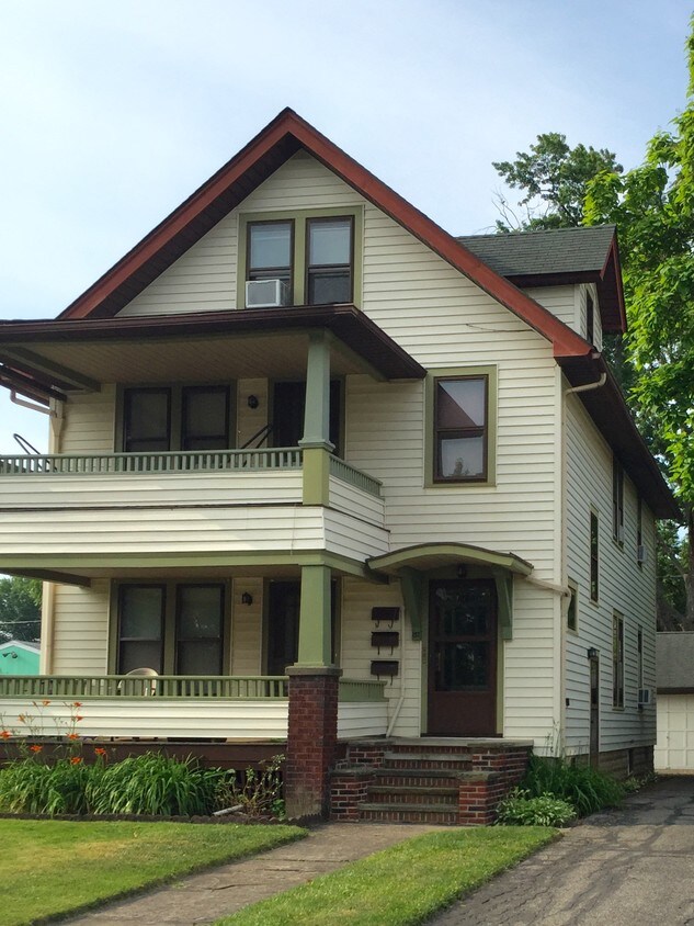 157 House - 157 Harvard Ave W