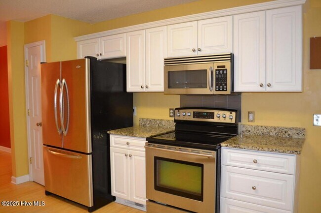 Foto del edificio - 114 Willow Creek Ln