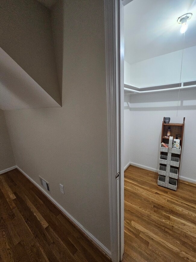 Building Photo - 8104 Glover Ct