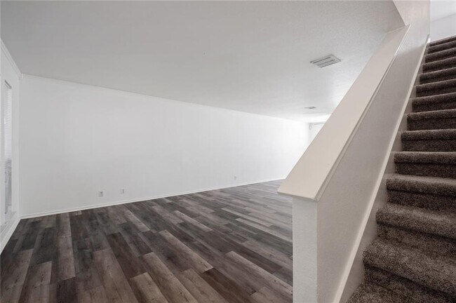 Building Photo - 2203 Grove Dr