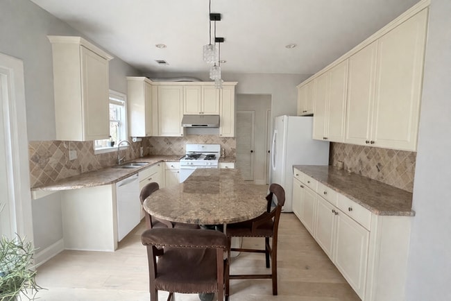 Photo - Beautiful backyard House