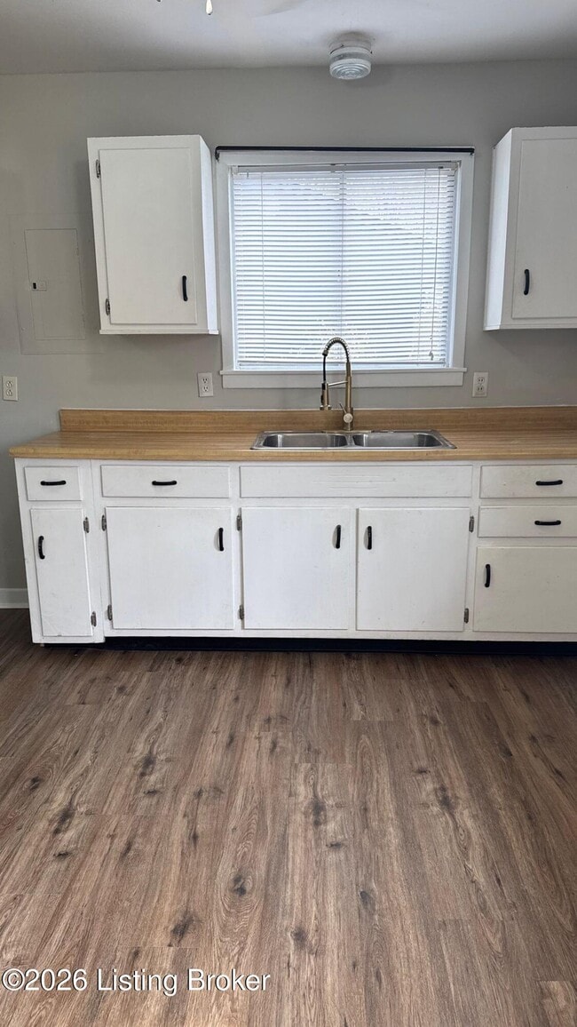 Building Photo - 3122 Commander Dr