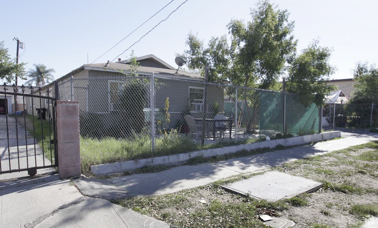 Building Photo - 6714-6718 Cleon Ave