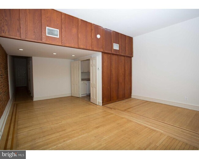 510 Spruce St Unit 3, Philadelphia, PA 19106 Room for Rent in