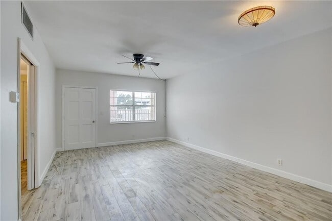 Foto del edificio - 1450 N Riverside Dr