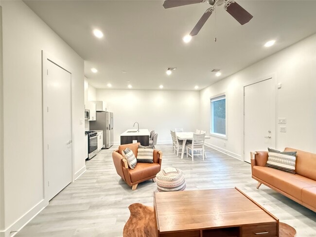 Building Photo - 9644 Habitat St
