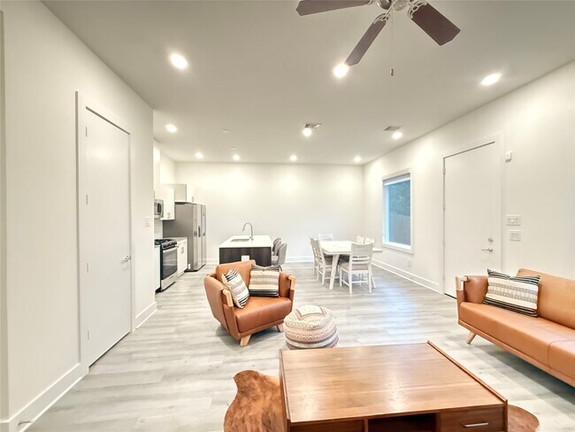 Foto del edificio - 9644 Habitat St