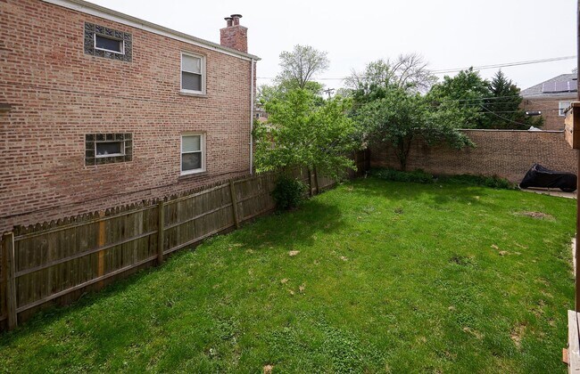 Building Photo - 3231 W Ardmore Ave