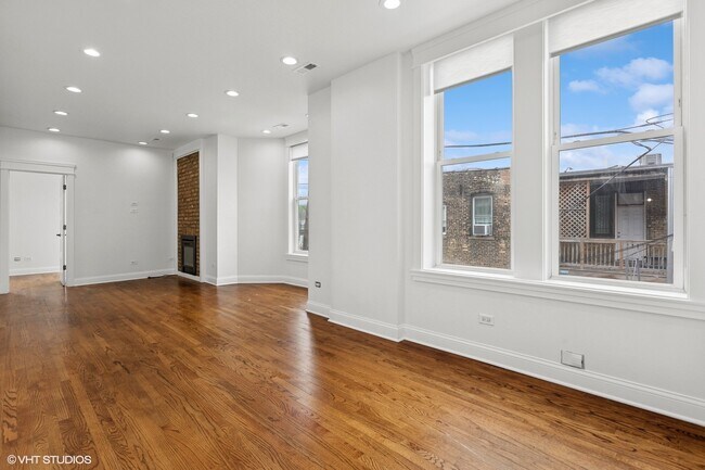 Foto del edificio - 2346 W Fullerton Ave