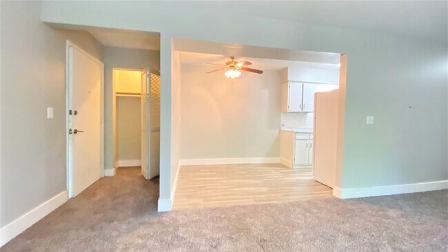Comedor 2x1 - Timbercrest Apartments