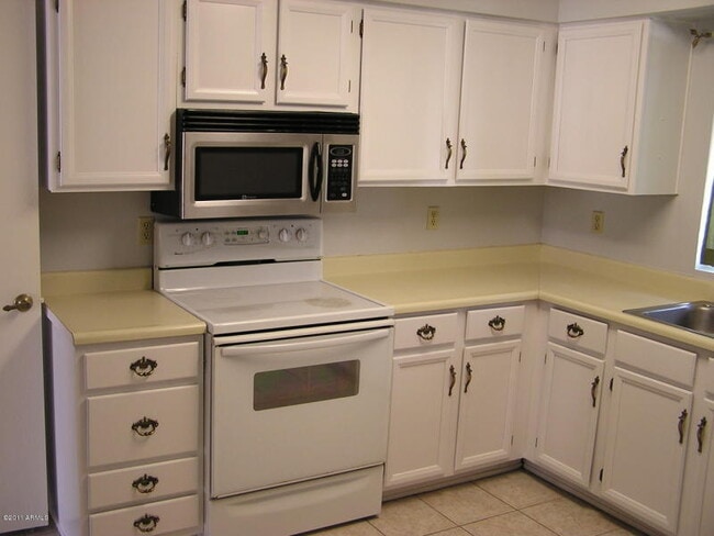 Building Photo - HOA Free, 3 Bed with Desert Landscaping and RV Gate!