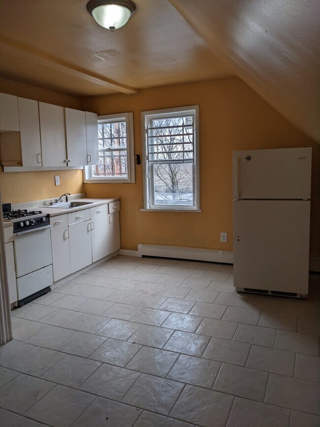 Building Photo - 148 Fairmount Ave