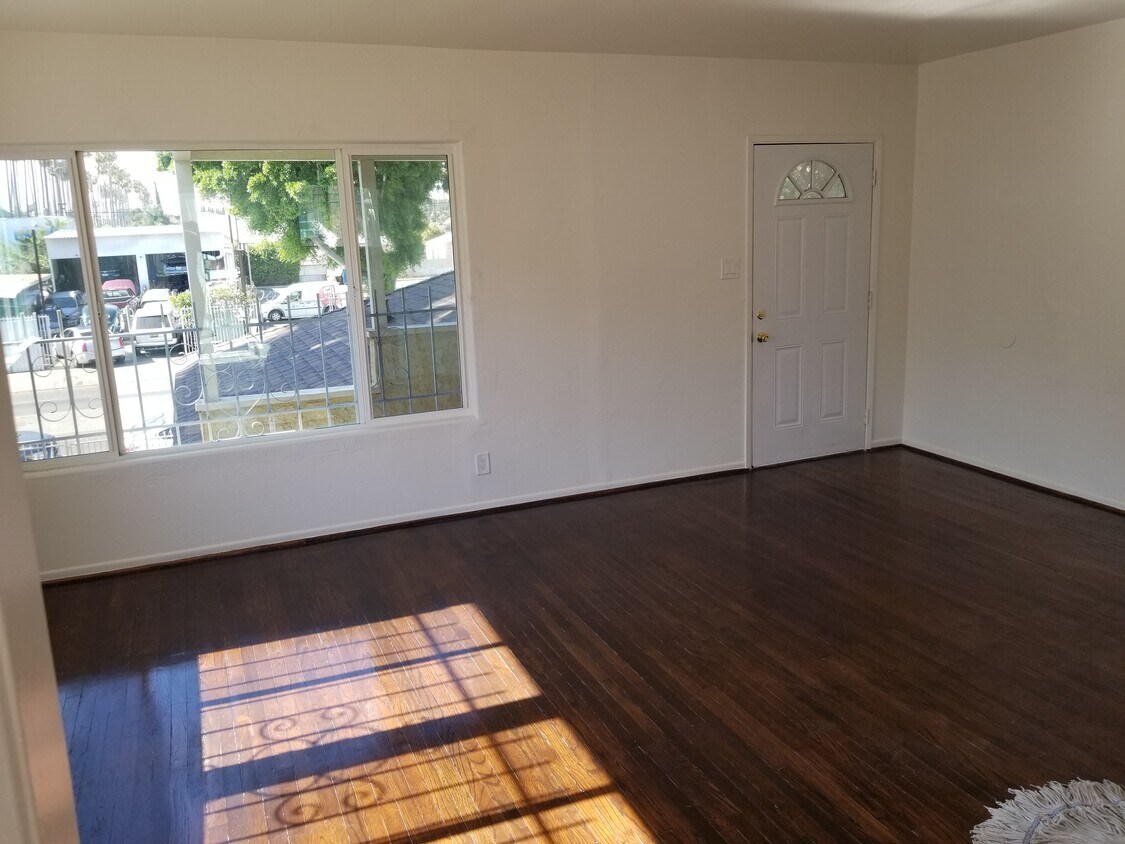 Livingroom - 3107 W Vernon Ave