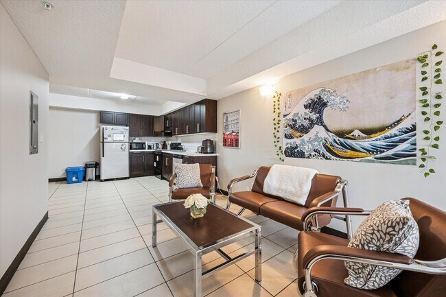 Photo du bâtiment - 110 University Ave W