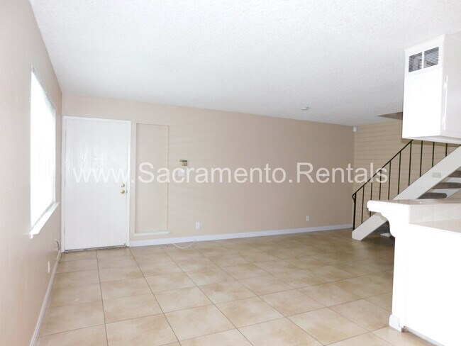 Building Photo - Spacious 2bd/1ba Foothill Farms Area Fourp...