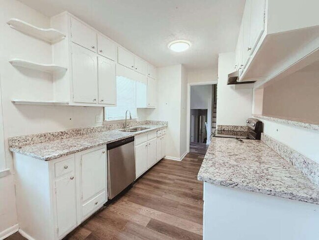 Foto del edificio - Welcome Home to Timeless Charm and Modern ...