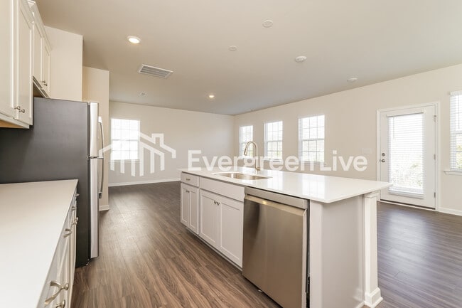 Foto del edificio - 5615 Hydrangea St