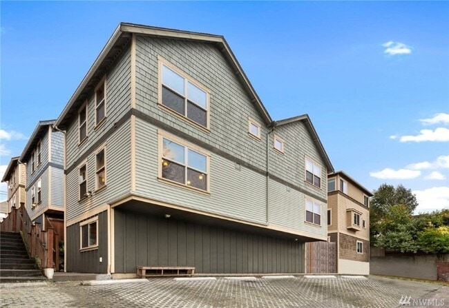 Building Photo - 1735 13th Ave S