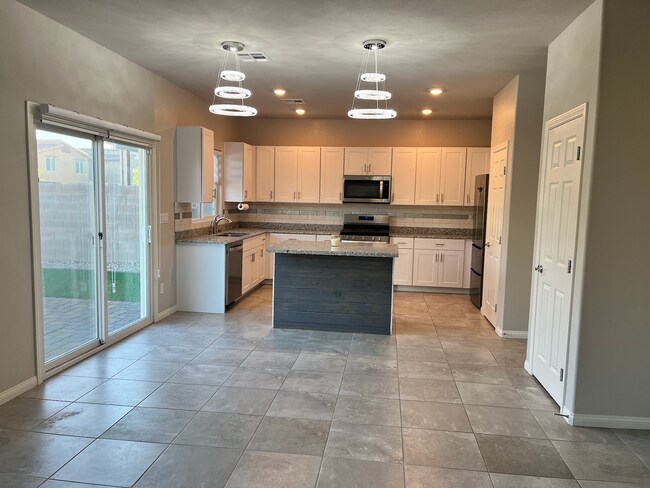 Building Photo - 4461 Lantern Point Ave