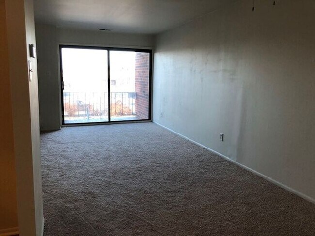 Foto del edificio - Two Bedroom Apartment for Rent 19114
