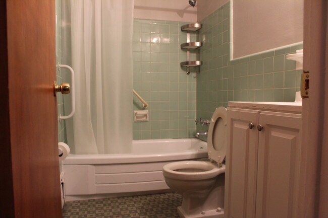 Bath - 2336 Crooks Rd