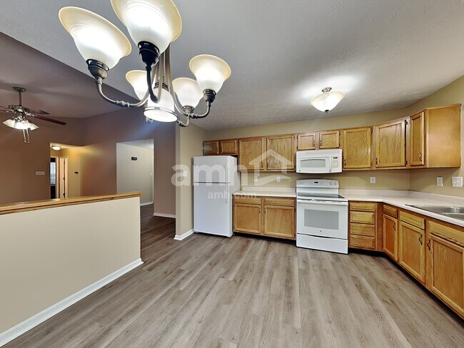 Foto del edificio - 748 Franklin Lakes Blvd