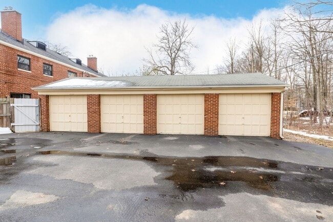 Building Photo - 636 Blenheim Rd