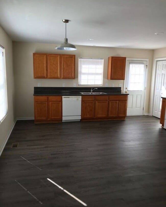 Building Photo - Charming 3BR 2 BA Cottage-Style Home in North Durham