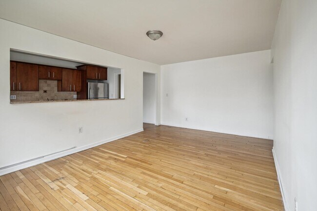 Building Photo - 210 Woodcliff Ave