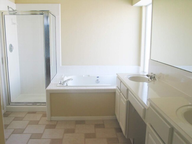 Building Photo - 1801 Dapplegrey Ln