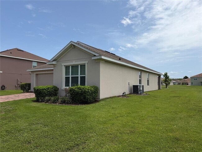 Building Photo - 2269 Waukegan Dr