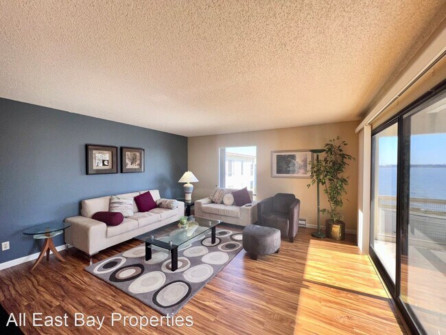 Building Photo - 1 br, 1 bath House - 2 Admiral Dr. #371