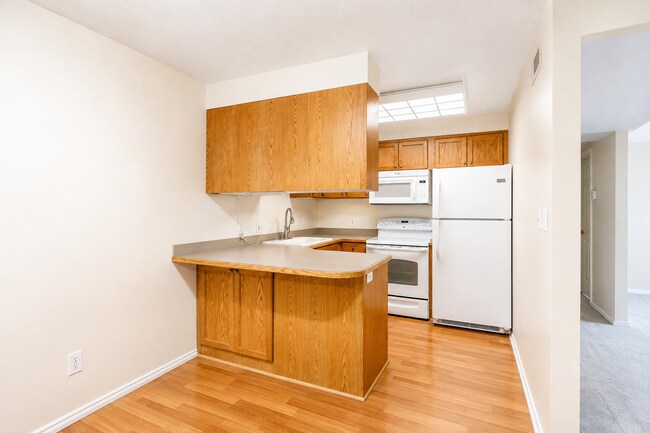 Building Photo - 1273 N 550 W