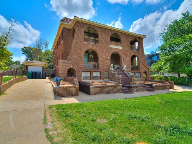 Building Photo - 812 N Lee Ave