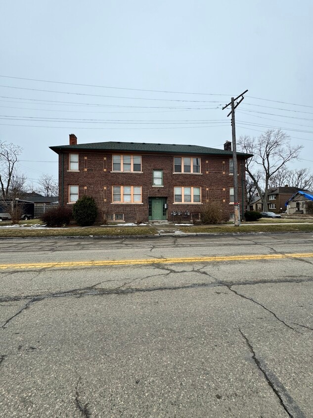 Primary Photo - 10435 Fullerton Ave