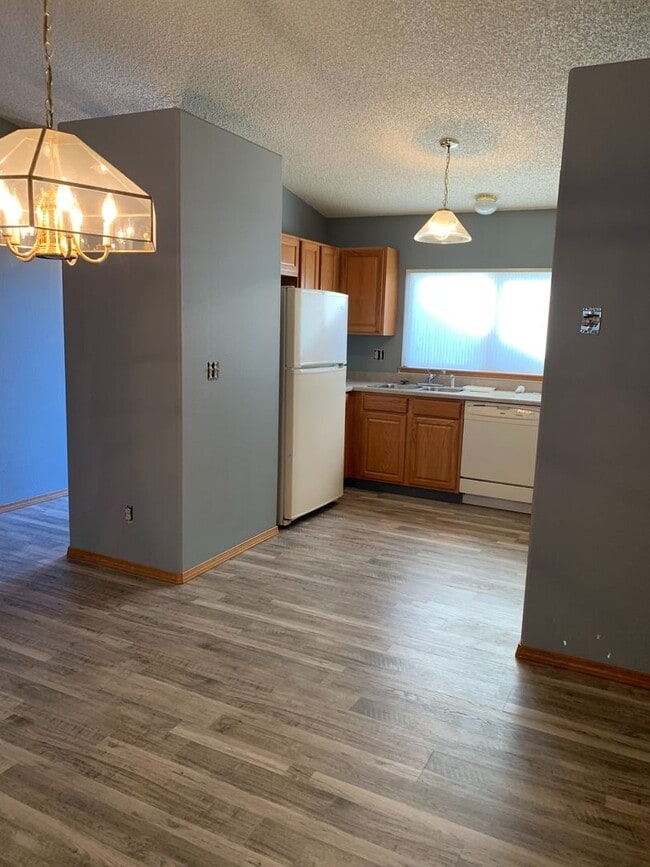 Building Photo - Charming three bedroom home for Rent on Butterfield